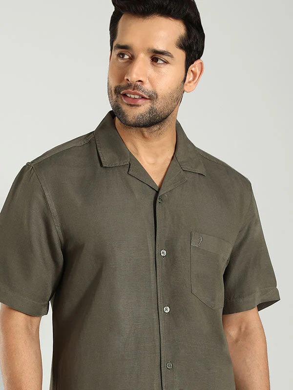 Indian Terrain Men's Regular Fit Half Sleeve Solid Green Shirt
